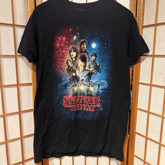 Official Stranger Things Season 1 T-shirt - Picture 2 of 9